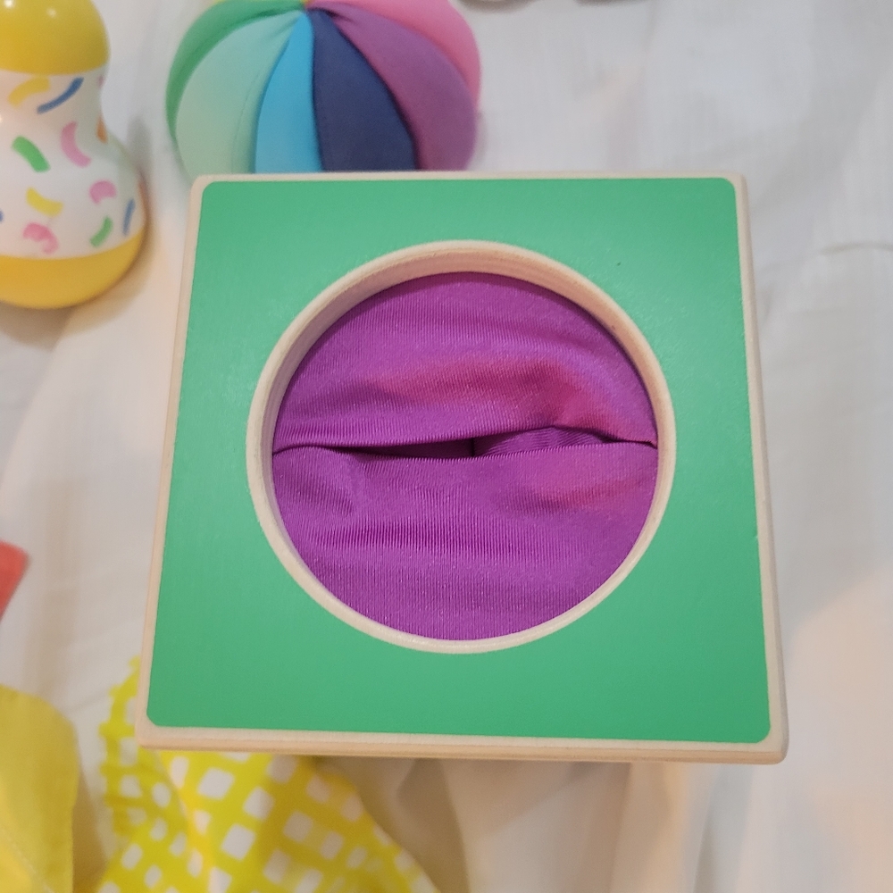 Lovevery The Senser Play Kit for Baby 5-6 Months - Picture 5 of 10